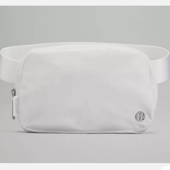 NWT Lululemon white everywhere belt bag 1L - Picture 1 of 9